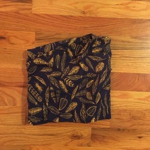 Lularoe feather TC leggings.